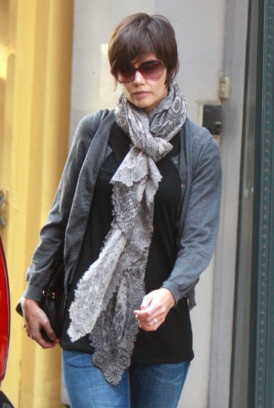 ケンダル・ジェンナー　ワンループ巻き　ストール　巻き方　レース