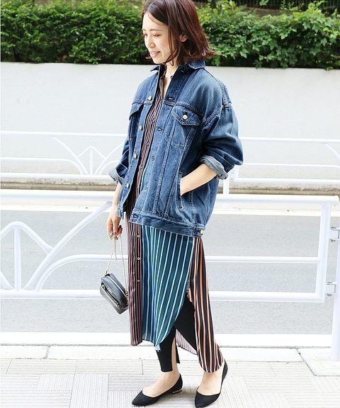 ワンピースとデニムジャケット